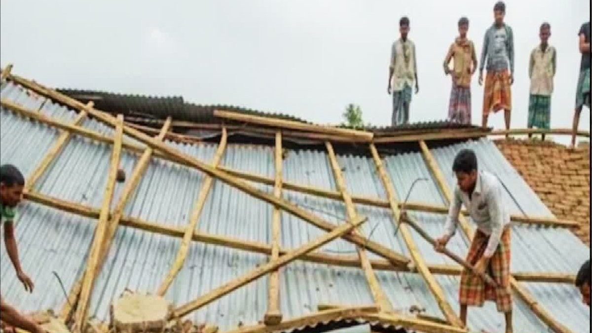 आवास की छत गिरने से एक ही परिवार के 5 सदस्यों की मौत