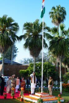 उत्तराखंड में जोश के साथ मनाया 77वां गणतंत्र दिवस: सीएम धामी ने मुख्यमंत्री आवास में फहराया तिरंगा, भाजपा प्रदेश कार्यालय में भी ध्वजारोहण