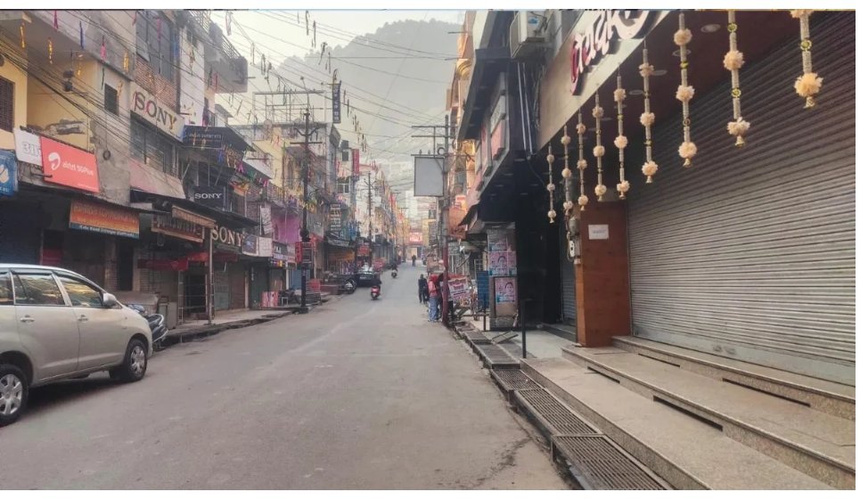 अंकिता भंडारी हत्याकांड: उत्तराखंड में बंद का मिश्रित असर, सीबीआई जांच की घोषणा के बावजूद जारी विरोध अंकिता भंडारी हत्याकांड: उत्तराखंड में बंद का मिश्रित असर, सीबीआई जांच की घोषणा के बावजूद जारी विरोध