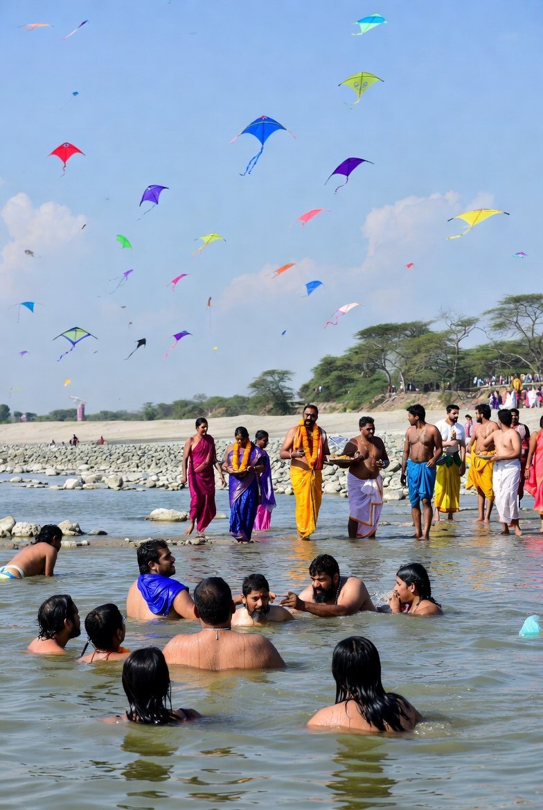 आज मकर संक्रांति पर बन रहे हैं कई शुभ योग, जानें स्नान-दान का शुभ मुहूर्त और पूजा विधि