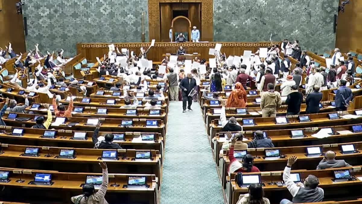 बजट सत्र 2026: संसद में राष्ट्रपति का अभिभाषण शुरू बजट सत्र 2026: संसद में राष्ट्रपति का अभिभाषण शुरू