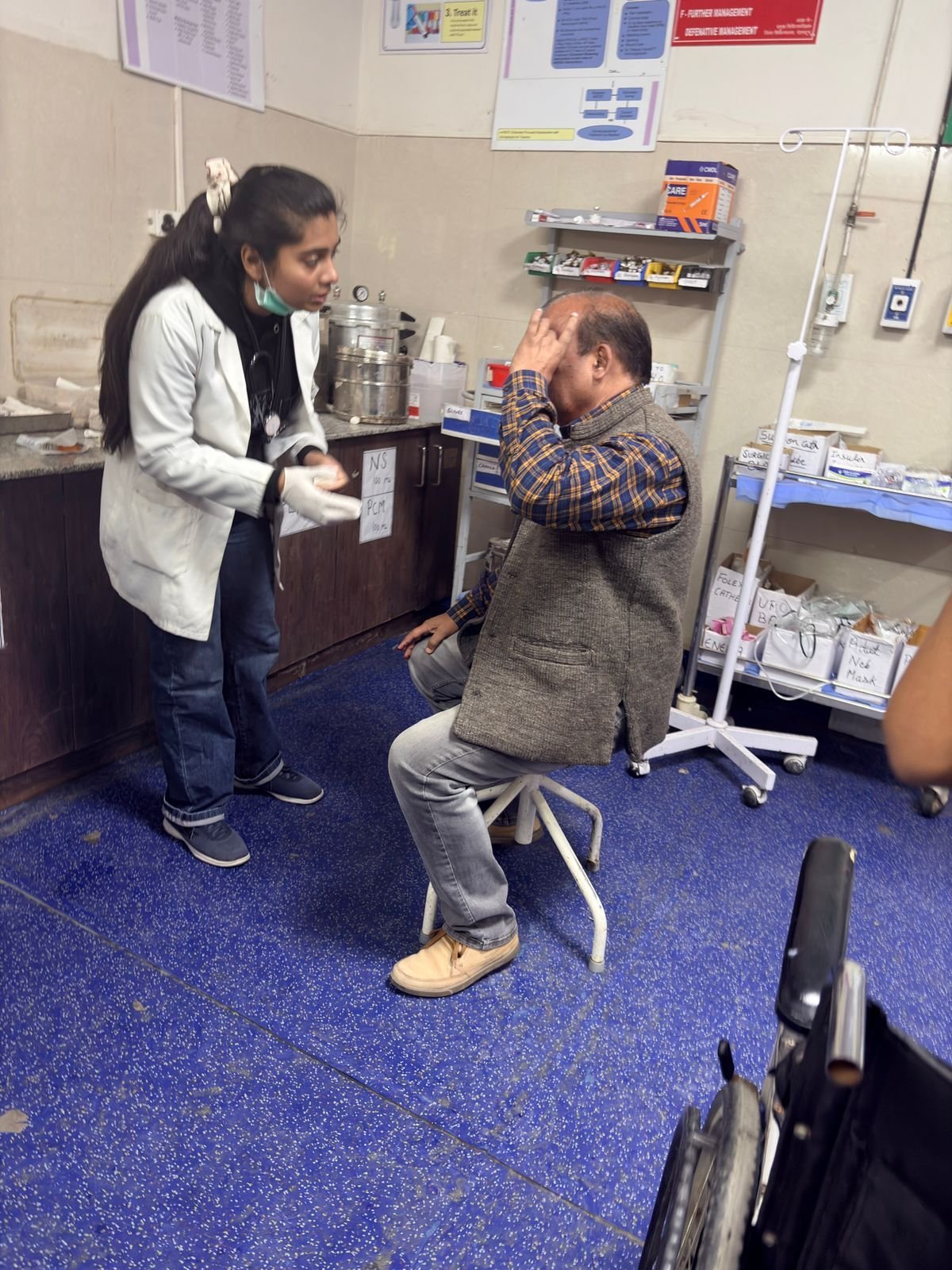 प्रारंभिक शिक्षा निदेशक अजय कुमार नौडियाल पर जानलेवा हमला, बीजेपी विधायक उमेश शर्मा काऊ के समर्थकों ने कमरे में बंद कर बेरहमी से पीटा