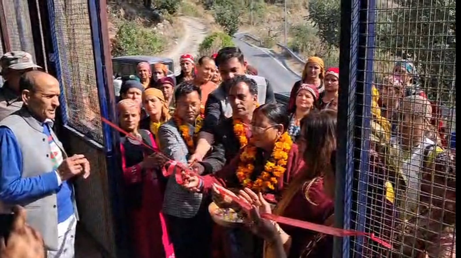 चकराता के फेडिज गांव में ग्राम दुकान का उद्घाटन, महिलाओं की आजीविका को मिली नई दिशा चकराता के फेडिज गांव में ग्राम दुकान का उद्घाटन, महिलाओं की आजीविका को मिली नई दिशा