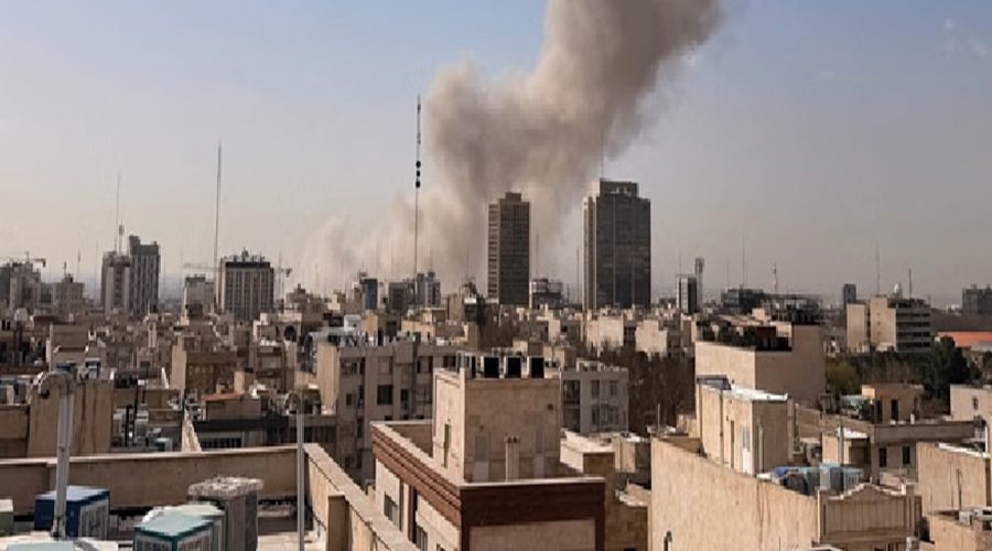 इस्राइल-अमेरिका ने ईरान पर बड़ा संयुक्त हमला शुरू किया, तेहरान में धमाके, ईरान ने मिसाइलों से किया पलटवार इस्राइल-अमेरिका ने ईरान पर बड़ा संयुक्त हमला शुरू किया, तेहरान में धमाके, ईरान ने मिसाइलों से किया पलटवार