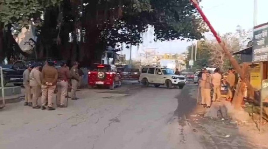 कोटद्वार में बाहर से आने वाले नेताओं और मीडिया पर बैन, पुलिस अलर्ट, यूपी की सीमा से लौटाए  जा रहे वाहन