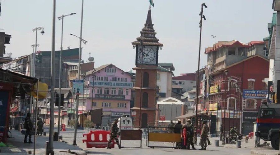 खामेनेई की मौत पर कश्मीर में उबाल, कर्फ्यू जैसे हालात, स्कूल-कॉलेज बंद खामेनेई की मौत पर कश्मीर में उबाल, कर्फ्यू जैसे हालात, स्कूल-कॉलेज बंद