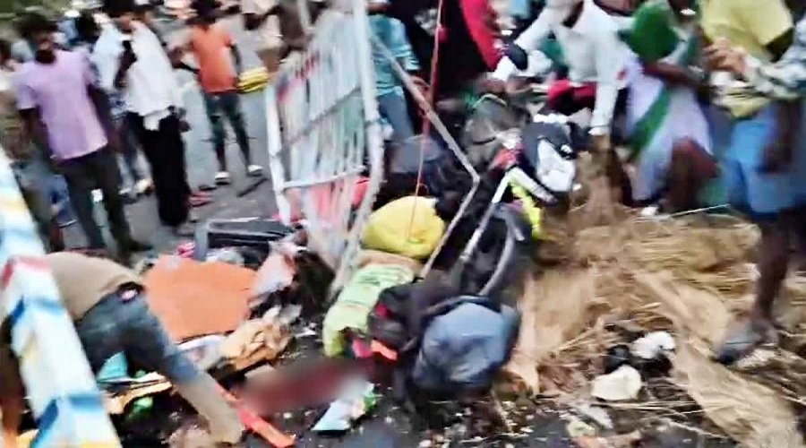 भीषण सड़क हादसा: बस-पिकअप टक्कर में 13 की मौत, 30 से अधिक घायल भीषण सड़क हादसा: बस-पिकअप टक्कर में 13 की मौत, 30 से अधिक घायल