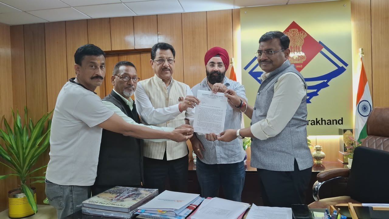 चंपावत सामूहिक दुष्कर्म पर कांग्रेस का सरकार पर हमला, मुख्य सचिव को सौंपा आक्रोश पत्र