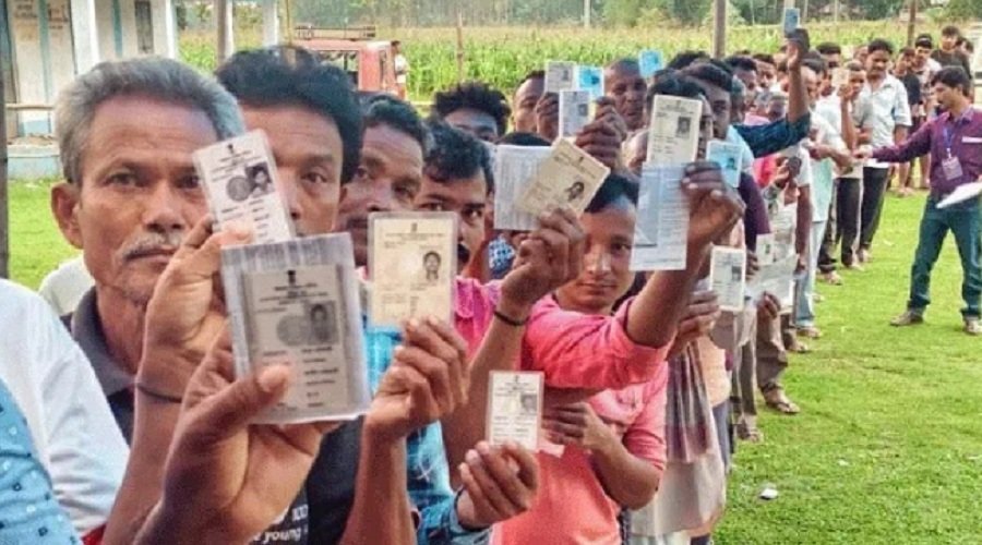 पश्चिम बंगाल में 15 बूथों पर पुनर्मतदान, सियासी आरोप-प्रत्यारोप तेज