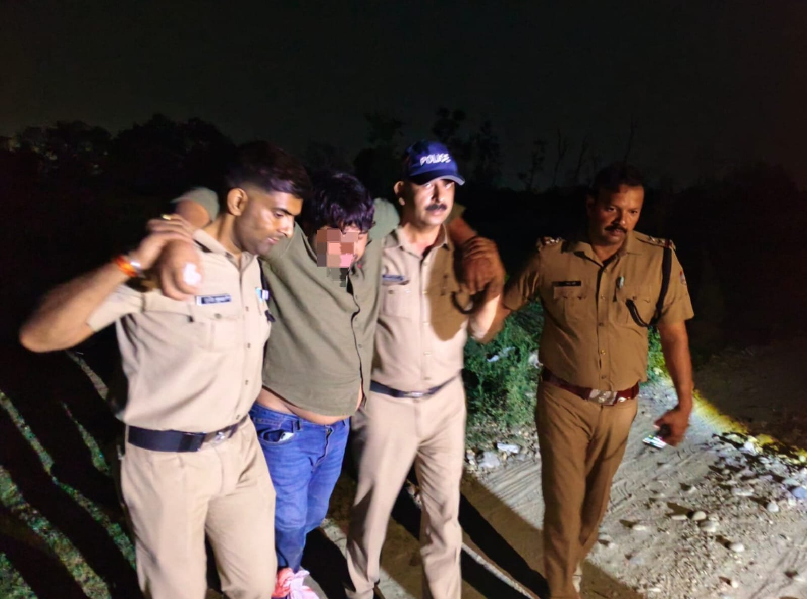 उत्तराखंड : पुलिस-बदमाश मुठभेड़, राजस्थान के दो शातिर अपराधी गिरफ्तार उत्तराखंड : पुलिस-बदमाश मुठभेड़, राजस्थान के दो शातिर अपराधी गिरफ्तार