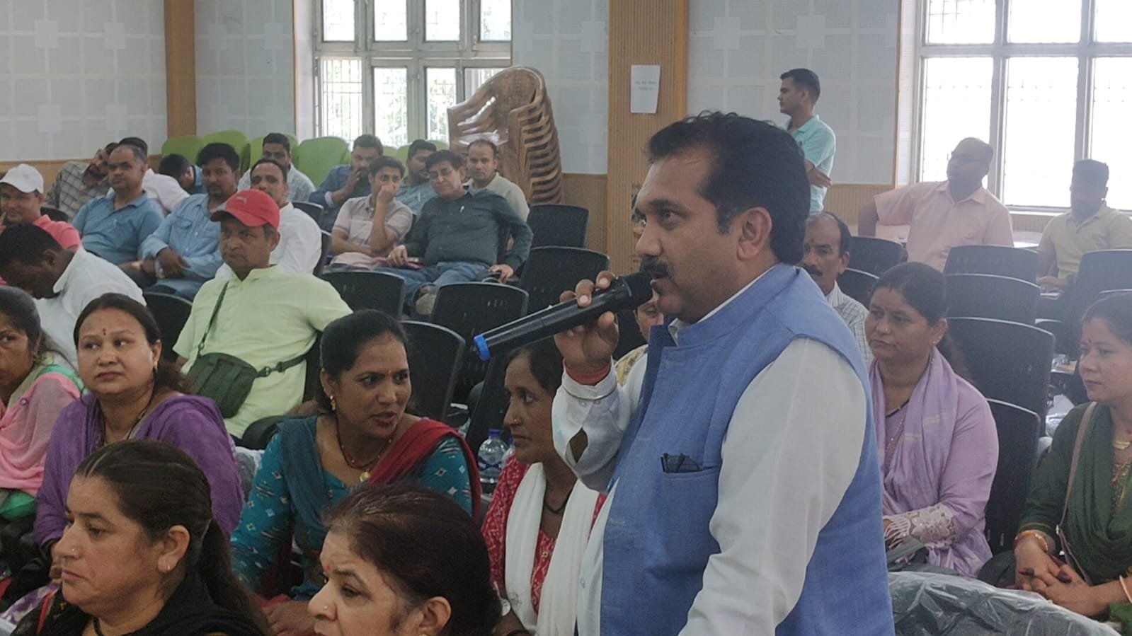 एकेश्वर बीडीसी बैठक में जिला स्तरीय अधिकारियों की गैरमौजूदगी पर भड़के कवींद्र इष्टवाल, जनप्रतिनिधियों ने भी जताई नाराजगी एकेश्वर बीडीसी बैठक में जिला स्तरीय अधिकारियों की गैरमौजूदगी पर भड़के कवींद्र इष्टवाल, जनप्रतिनिधियों ने भी जताई नाराजगी