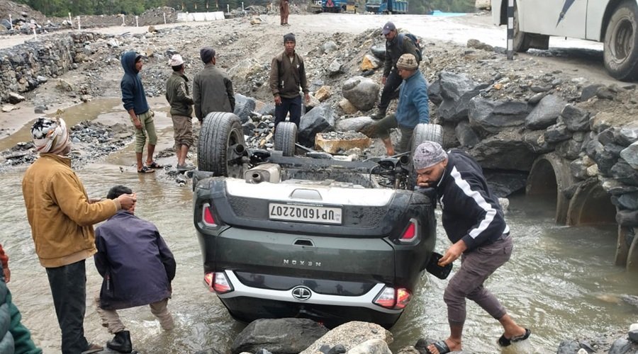 उत्तरकाशी: धराली बाजार के पास सड़क हादसा, कार अनियंत्रित होकर दुर्घटनाग्रस्त, चार लोग घायल उत्तरकाशी: धराली बाजार के पास सड़क हादसा, कार अनियंत्रित होकर दुर्घटनाग्रस्त, चार लोग घायल