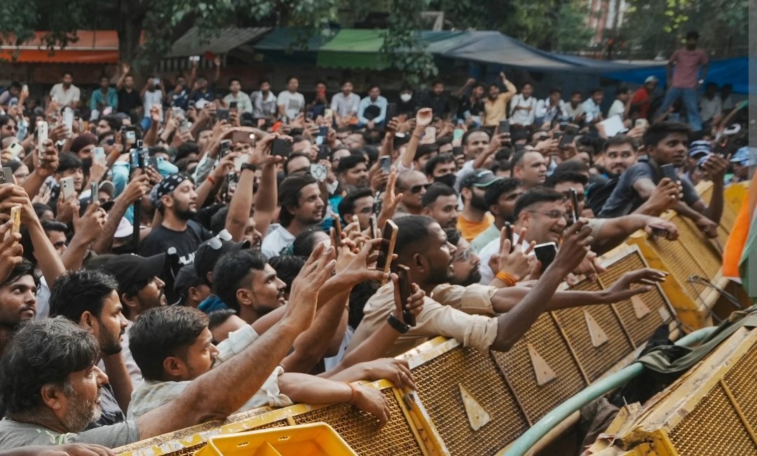 दिल्ली में CJP का प्रदर्शन तेज, जंतर-मंतर पर जुटी बड़ी भीड़, संसद भवन के पास प्रदर्शनकारियों पर आंसू गैस के गोले दागे! दिल्ली में CJP का प्रदर्शन तेज, जंतर-मंतर पर जुटी बड़ी भीड़, संसद भवन के पास प्रदर्शनकारियों पर आंसू गैस के गोले दागे!