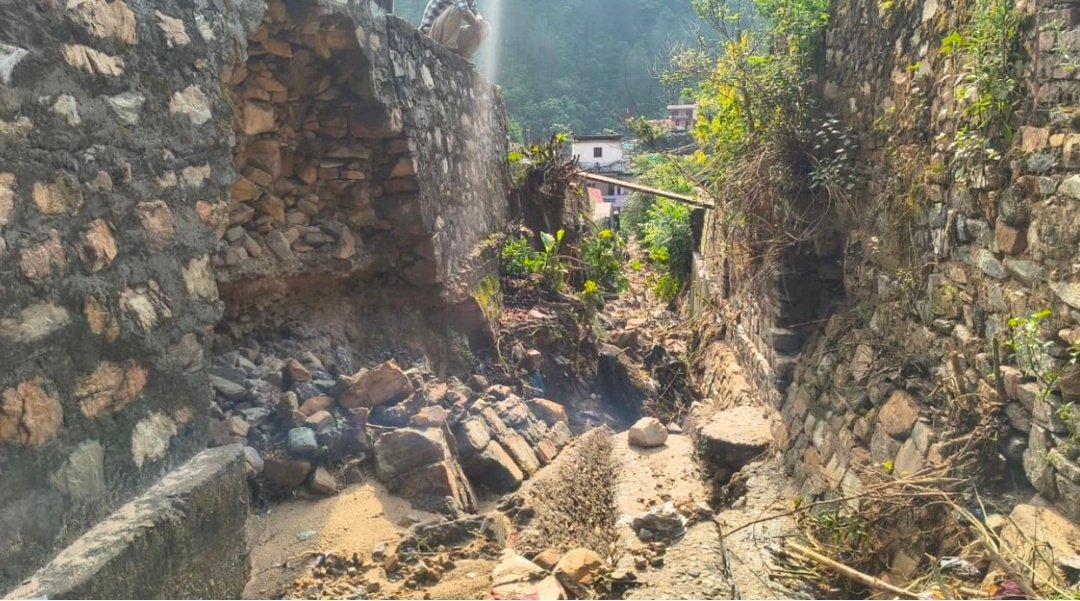 BREAKING: नारायणबगड़ अस्पताल में दर्दनाक हादसा,  दीवार गिरने से चिकित्सा प्रभारी डॉ. नवीन चंद्र डिमरी की मौत