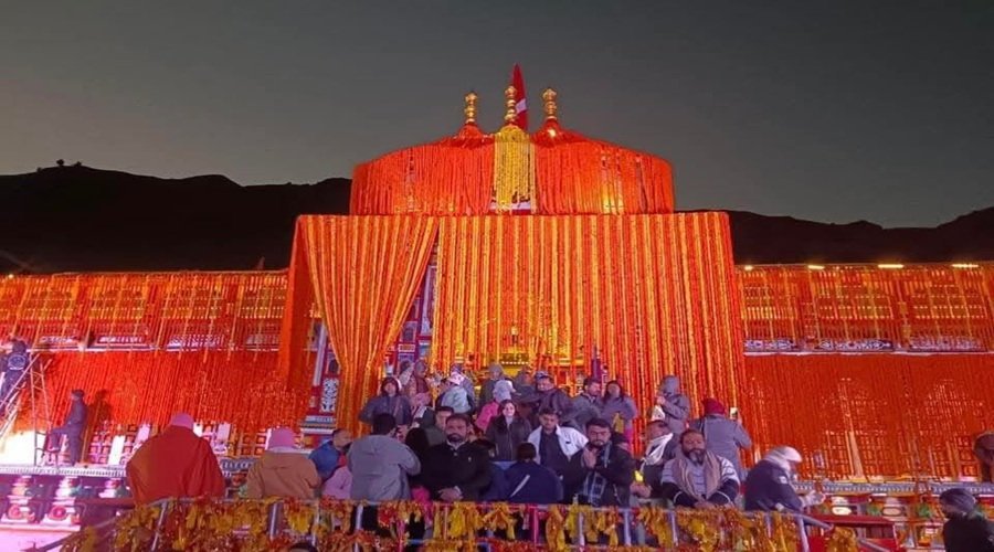 बदरीनाथ धाम चढ़ावा मामले की होगी उच्चस्तरीय जांच, सीएम धामी के निर्देश पर तीन सदस्यीय समिति गठित बदरीनाथ धाम चढ़ावा मामले की होगी उच्चस्तरीय जांच, सीएम धामी के निर्देश पर तीन सदस्यीय समिति गठित