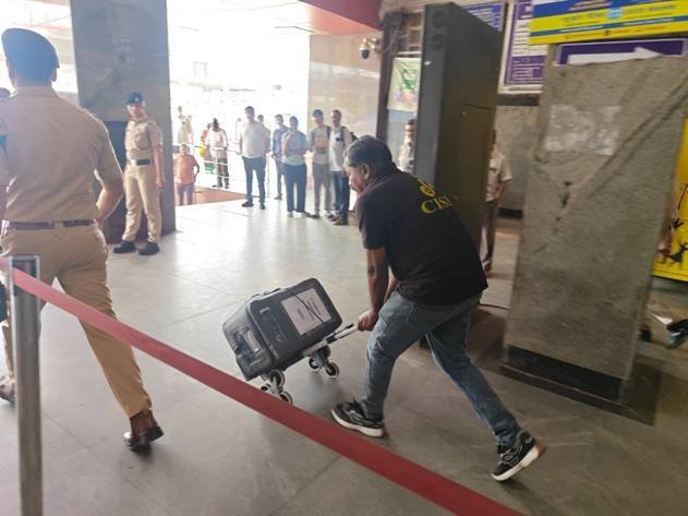 वंदे भारत एक्सप्रेस से पहली बार पहुंचाया गया लाइव हार्ट, भारतीय रेल ने रचा इतिहास वंदे भारत एक्सप्रेस से पहली बार पहुंचाया गया लाइव हार्ट, भारतीय रेल ने रचा इतिहास