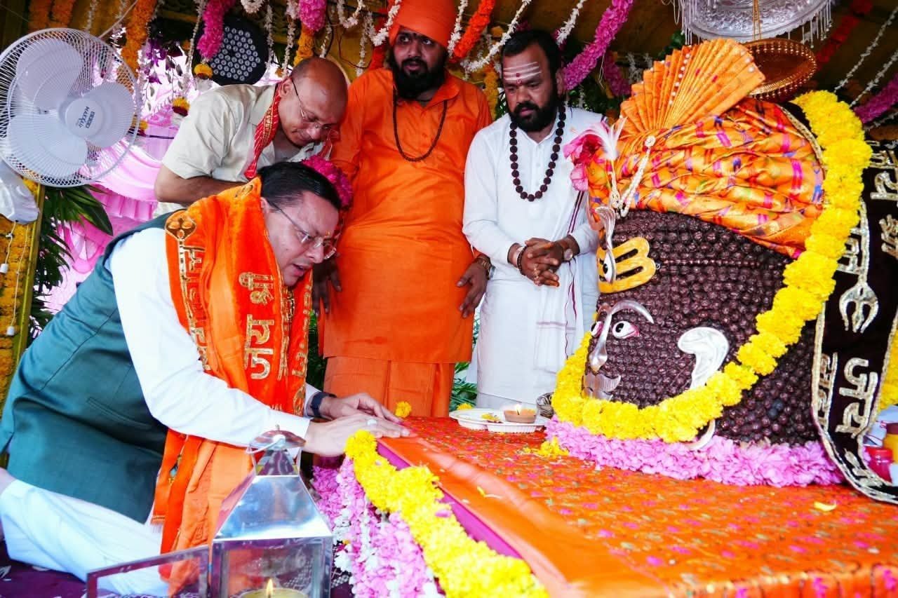 टपकेश्वर महादेव की भव्य शोभायात्रा में शामिल हुए मुख्यमंत्री धामी