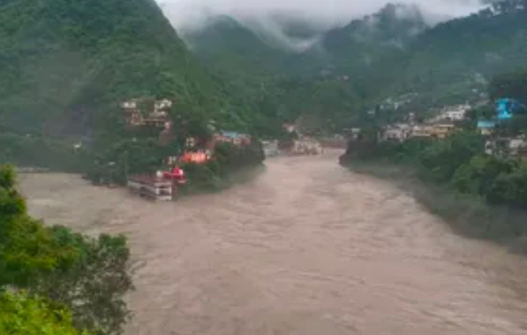 रुद्रप्रयाग में अलकनंदा चेतावनी स्तर पर, प्रशासन ने नदी किनारों से दूर रहने की दी सलाह रुद्रप्रयाग में अलकनंदा चेतावनी स्तर पर, प्रशासन ने नदी किनारों से दूर रहने की दी सलाह