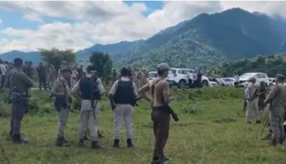 असम-अरुणाचल सीमा पर फायरिंग, 8 ग्रामीण घायल, 7 की हालत गंभीर असम-अरुणाचल सीमा पर फायरिंग, 8 ग्रामीण घायल, 7 की हालत गंभीर
