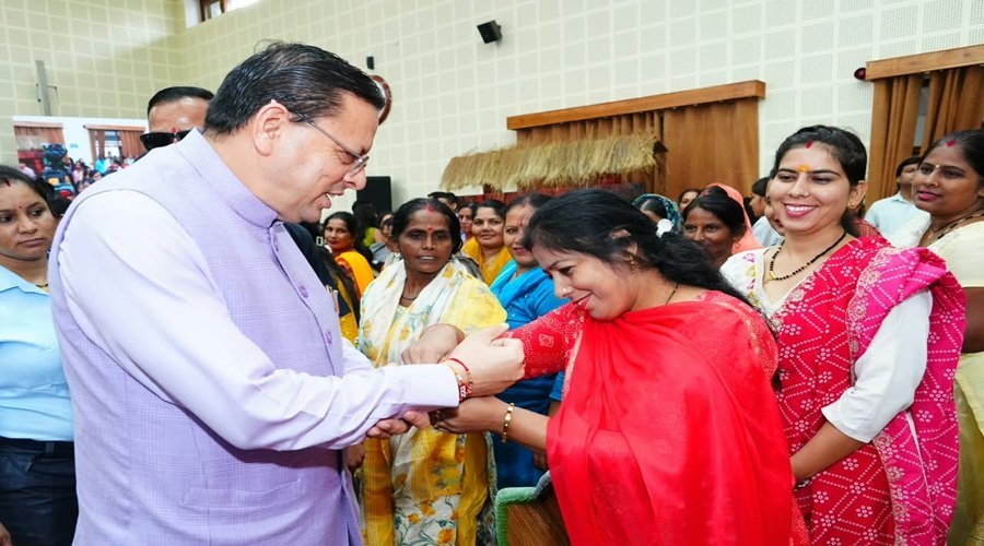 महिला, युवा और ग्रामीण उद्यमियों को आत्मनिर्भर बनाने के लिए सरकार प्रतिबद्ध: CM धामी