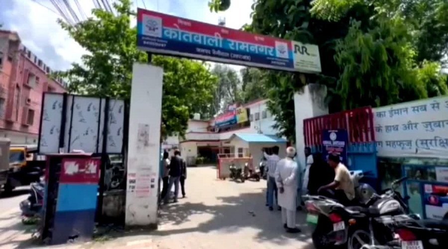 उत्तराखंड : पुलिस और वांटेड बदमाश के बीच मुठभेड़, पैर में गोली लगने के बाद गिरफ्तार उत्तराखंड : पुलिस और वांटेड बदमाश के बीच मुठभेड़, पैर में गोली लगने के बाद गिरफ्तार