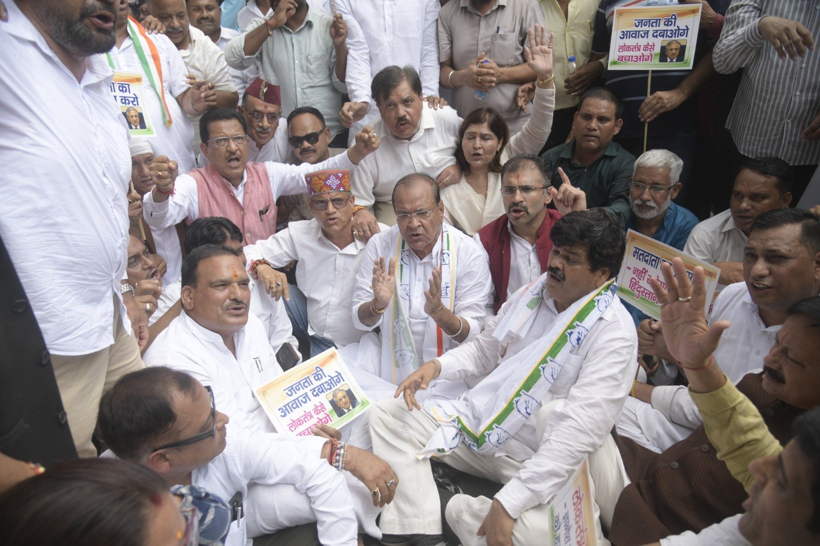 निर्वाचन आयोग के खिलाफ कांग्रेस का प्रदर्शन, मुख्य निर्वाचन आयुक्त को हटाने की मांग निर्वाचन आयोग के खिलाफ कांग्रेस का प्रदर्शन, मुख्य निर्वाचन आयुक्त को हटाने की मांग