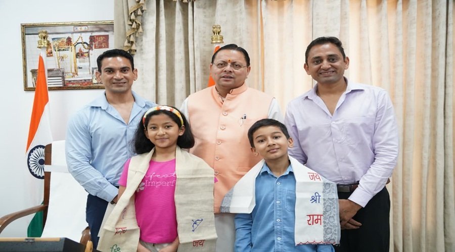 उत्तराखंड : माउंट किलिमंजारो फतह करने वाले नन्हे पर्वतारोहियों से मिले सीएम धामी उत्तराखंड : माउंट किलिमंजारो फतह करने वाले नन्हे पर्वतारोहियों से मिले सीएम धामी