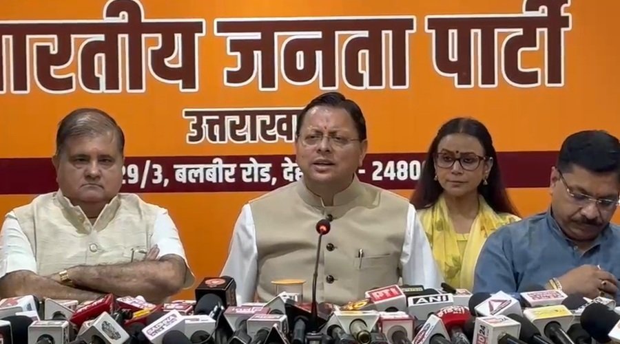 रेखा आर्या और पति के विवाद पर सीएम धामी बयान ने बढ़ाई सियासी हलचल रेखा आर्या और पति के विवाद पर सीएम धामी बयान ने बढ़ाई सियासी हलचल