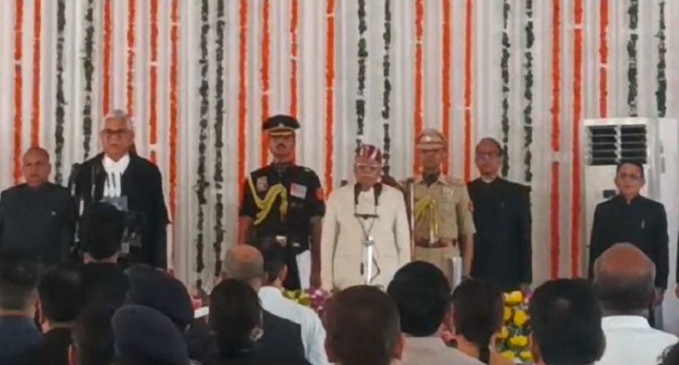 उत्तराखंड के नए राज्यपाल बने डॉ. ढाल सिंह बिसेन, हाईकोर्ट के मुख्य न्यायाधीश ने दिलाई पद एवं गोपनीयता की शपथ