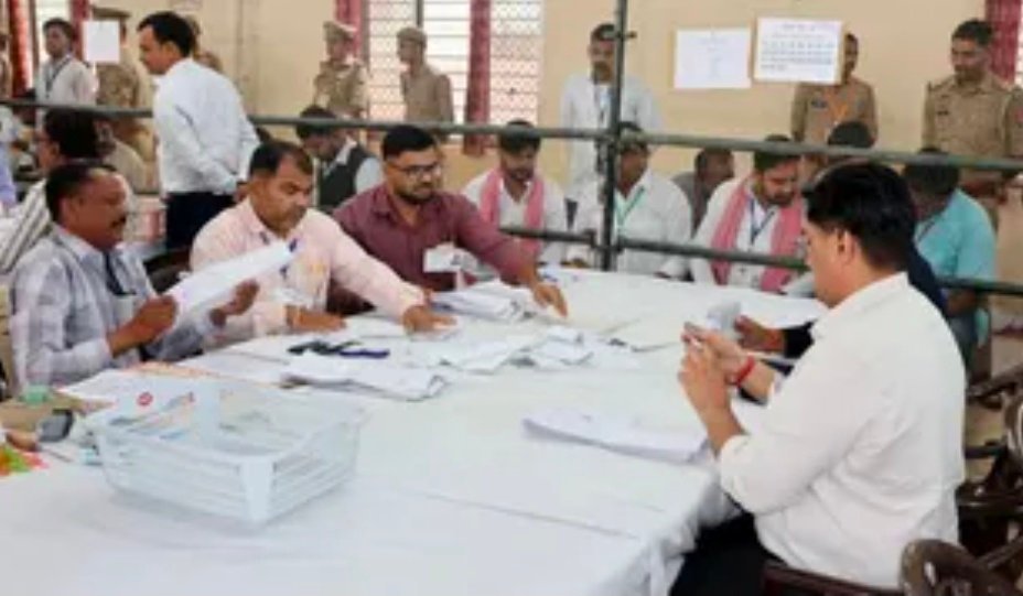 चार राज्यों की 28 एमएलसी सीटों के नतीजे घोषित, यूपी में भाजपा-सपा के बीच कांटे की टक्कर; महाराष्ट्र में कांग्रेस की जीत चार राज्यों की 28 एमएलसी सीटों के नतीजे घोषित, यूपी में भाजपा-सपा के बीच कांटे की टक्कर; महाराष्ट्र में कांग्रेस की जीत